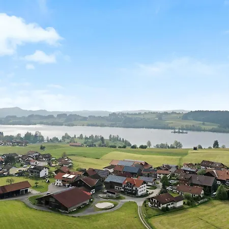 Landliebe Mit Seenaehe Und Innenpool Appartamento *